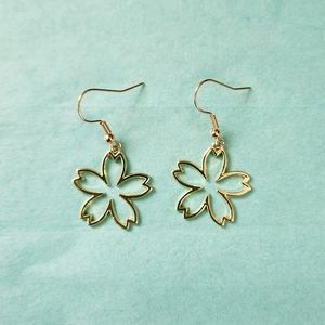 🔮3/$15 Gold Sakura Flower Earrings